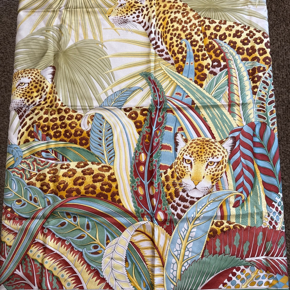 Salvatore Ferragamo Shoulder Bag Jungle Print and Matching Silk Scarf - Picture 3 of 8